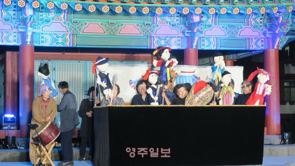 제주신화전설인형극단 팀은 제주어 인형극으로 ‘김녕사굴 이야기’를 공연했다.