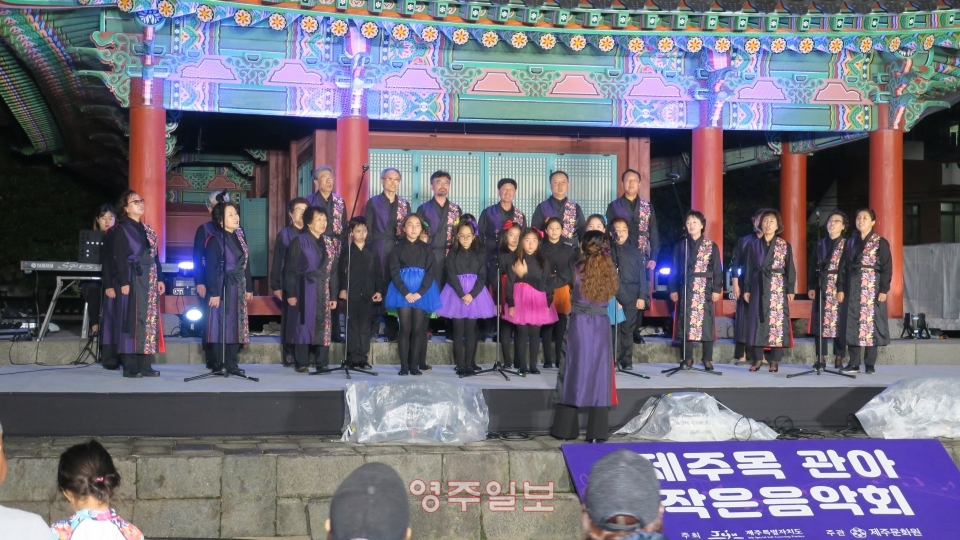 라이온스합창단 팀은 ‘경복궁 타령’, ‘사랑이필요한 거조’ 등의 공연을 했다.