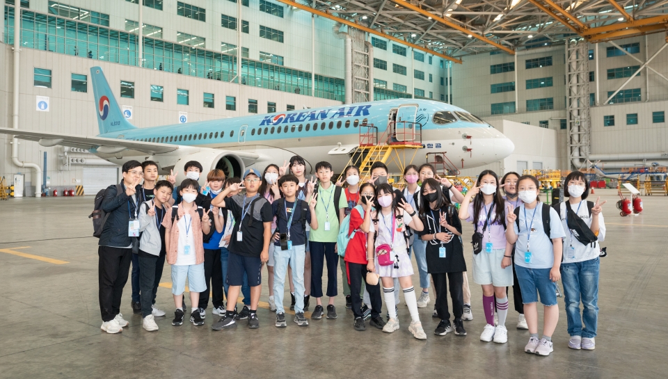 대한항공은 5월 23일 국립항공박물관과 사회공헌 활동을 위한 업무 협약을 체결하고 강서구 어린이들을 초청하여 본사 및 국립항공박물관 견학 행사를 진행하였다.